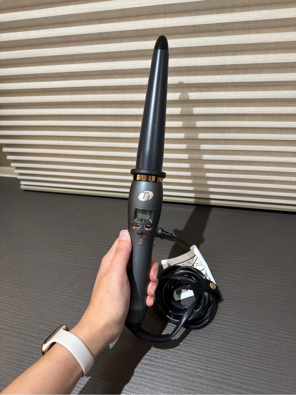 T3 Micro Curling Iron styling Wand Model 73581 Black Singlepass Whirl Profession